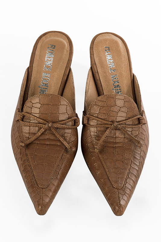 Caramel brown women's loafer mules. Pointed toe. Medium comma heels. Top view - Florence KOOIJMAN